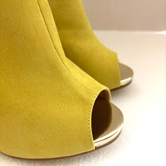 Primadonna Yellow Cutout W/ Gold Accent Stiletto Heel Open Toe Booties (7.5) - Picture 2 of 13